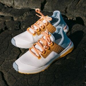 OluKai Wailuku in Bright White / Sea Ice